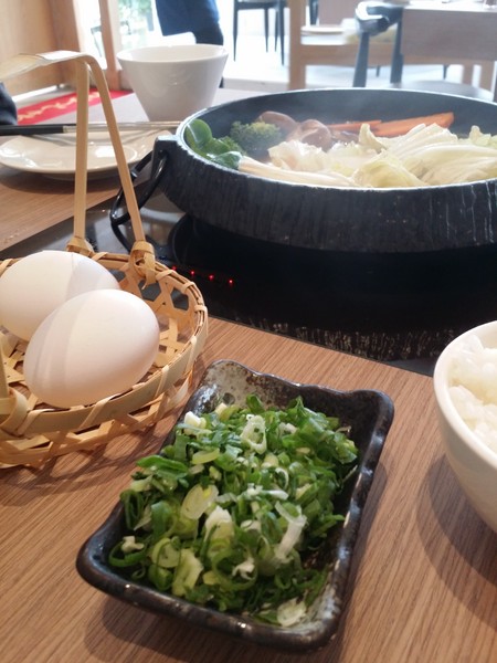 牛比蔥壽喜燒吃到飽專門店：台中北區【牛比蔥壽喜燒吃到飽專門店】 （漢口路崇德路口）