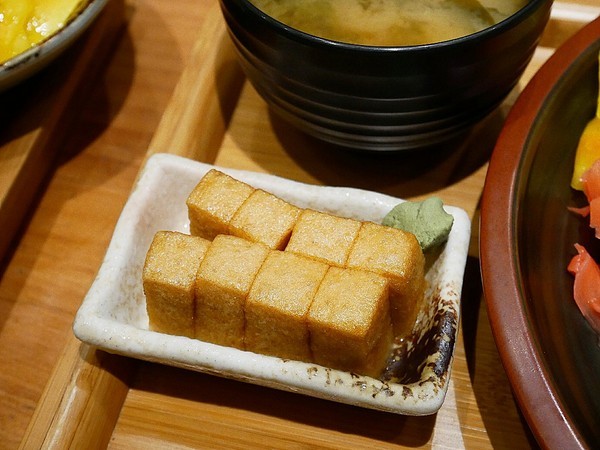 備長乂天日本燒肉定食專門店：備長日本燒肉定食專門店-逢甲特色日式定食  肉片使用備長炭兩段式熟成  串燒必嚐  沒吃太可惜