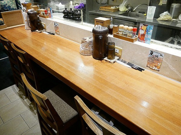 備長乂天日本燒肉定食專門店：備長日本燒肉定食專門店-逢甲特色日式定食  肉片使用備長炭兩段式熟成  串燒必嚐  沒吃太可惜