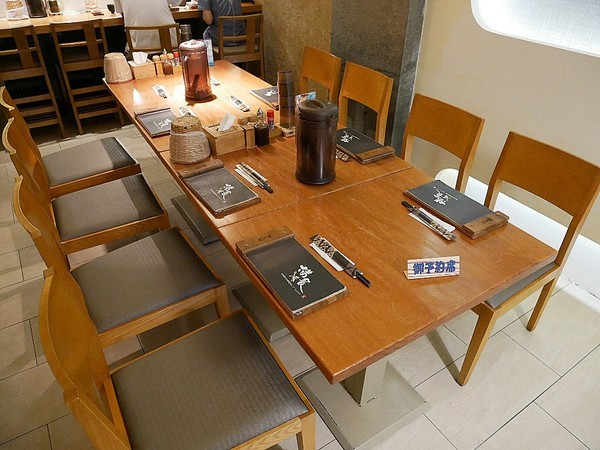 備長乂天日本燒肉定食專門店：備長日本燒肉定食專門店-逢甲特色日式定食  肉片使用備長炭兩段式熟成  串燒必嚐  沒吃太可惜