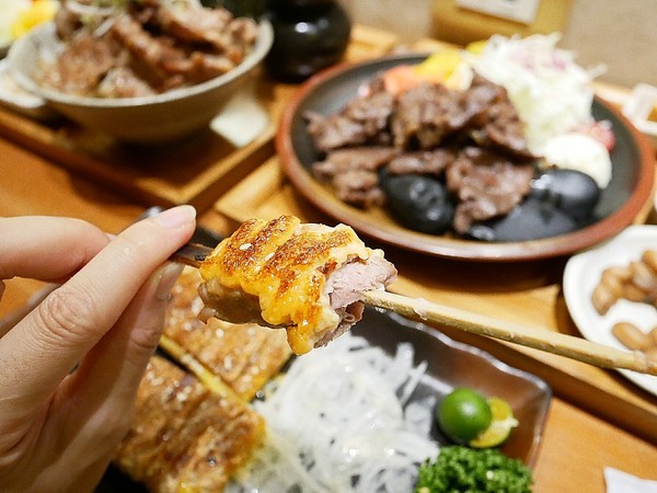 備長乂天日本燒肉定食專門店：備長日本燒肉定食專門店-逢甲特色日式定食  肉片使用備長炭兩段式熟成  串燒必嚐  沒吃太可惜