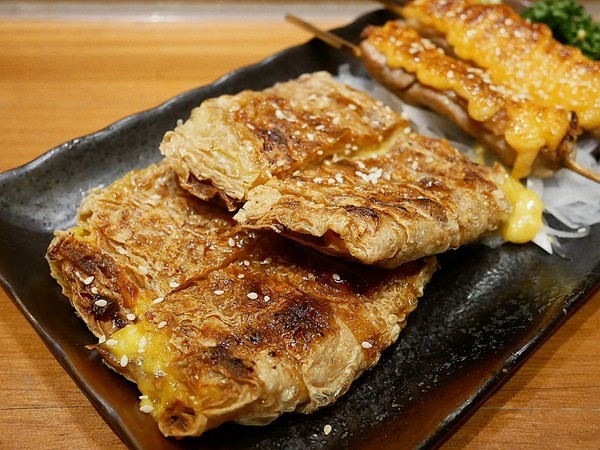 備長乂天日本燒肉定食專門店：備長日本燒肉定食專門店-逢甲特色日式定食  肉片使用備長炭兩段式熟成  串燒必嚐  沒吃太可惜