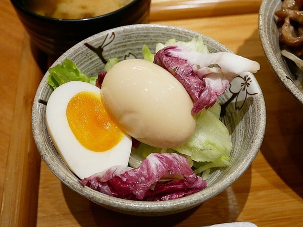 備長乂天日本燒肉定食專門店：備長日本燒肉定食專門店-逢甲特色日式定食  肉片使用備長炭兩段式熟成  串燒必嚐  沒吃太可惜