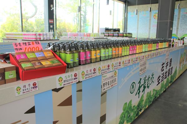 左手香故事館：【南投景點】左手香生活故事館~DIY屬於自己的天然手工皂~庭園造景結合環保的綠建築