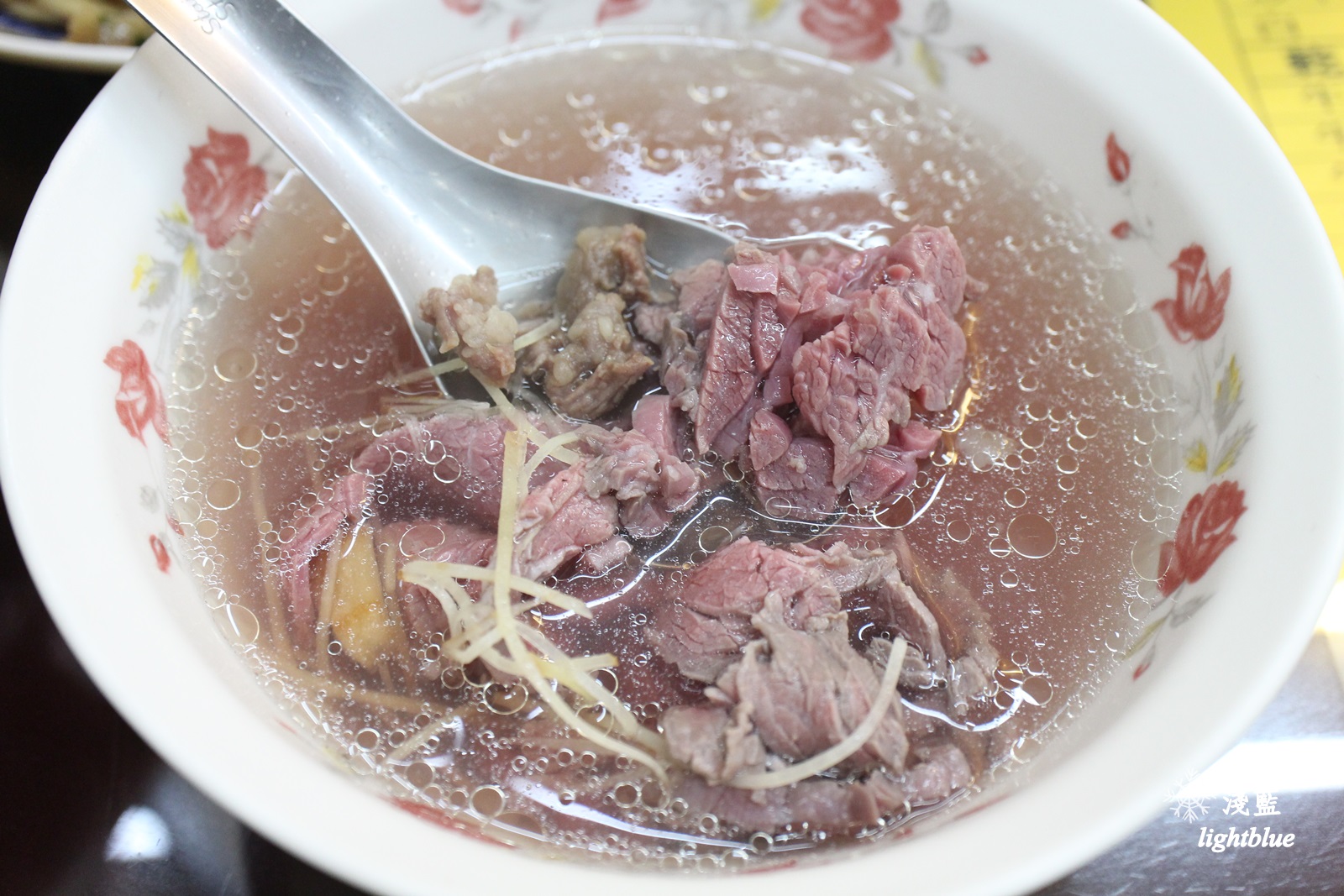 嘉義美食：淺藍 × 阿進土產牛肉湯～晚來吃不到美味牛肉湯、牛雜湯