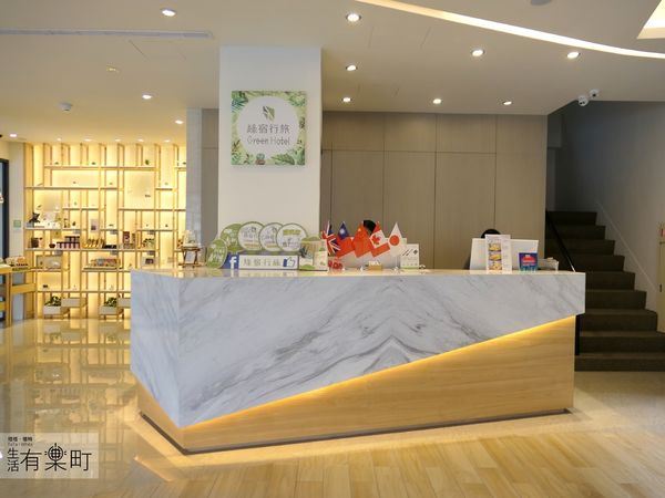 【台中住宿】綠宿行旅Green Hotel：綠色美學概念旅店，有趣互動心之光牆；來一趟說走就走的台中之旅，近草悟道廣場綠園道