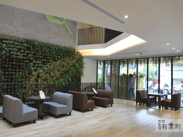【台中住宿】綠宿行旅Green Hotel：綠色美學概念旅店，有趣互動心之光牆；來一趟說走就走的台中之旅，近草悟道廣場綠園道