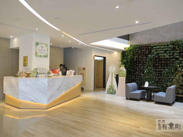 【台中住宿】綠宿行旅Green Hotel：綠色美學概念旅店，有趣互動心之光牆；來一趟說走就走的台中之旅，近草悟道廣場綠園道