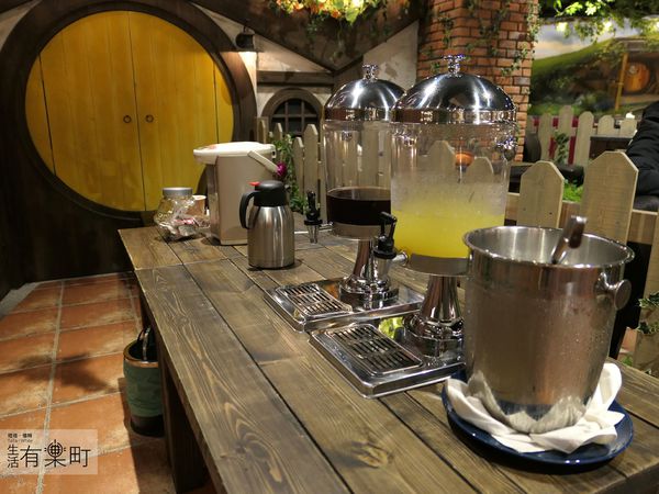 【台中住宿】綠宿行旅Green Hotel：綠色美學概念旅店，有趣互動心之光牆；來一趟說走就走的台中之旅，近草悟道廣場綠園道