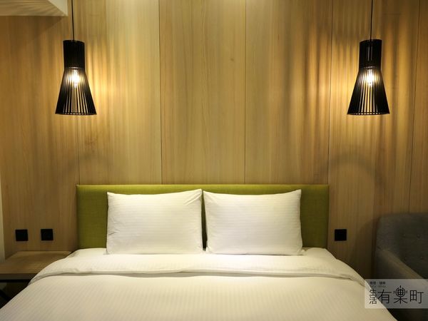 【台中住宿】綠宿行旅Green Hotel：綠色美學概念旅店，有趣互動心之光牆；來一趟說走就走的台中之旅，近草悟道廣場綠園道