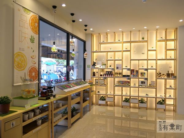【台中住宿】綠宿行旅Green Hotel：綠色美學概念旅店，有趣互動心之光牆；來一趟說走就走的台中之旅，近草悟道廣場綠園道