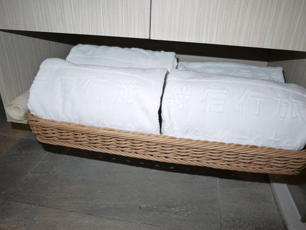 綠宿行旅：| 台中住宿 | 綠宿行旅 整棟建築採天井自然採光．結合環保與文藝氣息的創意旅館，草悟道微旅行