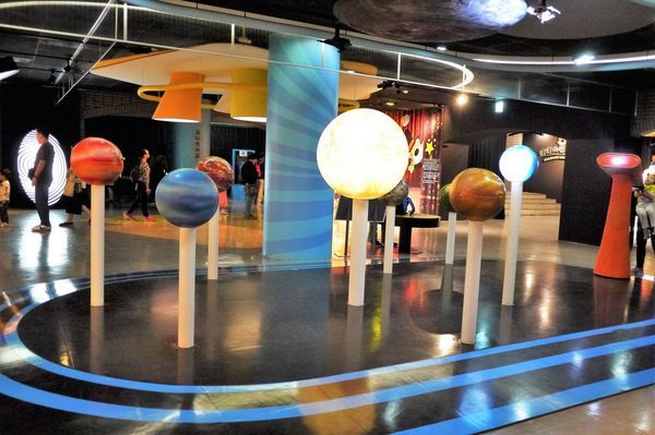 綠宿行旅：| 台中住宿 | 綠宿行旅 整棟建築採天井自然採光．結合環保與文藝氣息的創意旅館，草悟道微旅行