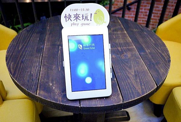 綠宿行旅：| 台中住宿 | 綠宿行旅 整棟建築採天井自然採光．結合環保與文藝氣息的創意旅館，草悟道微旅行