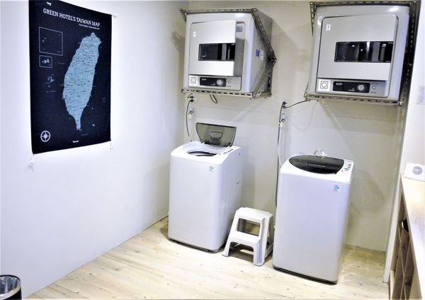 綠宿行旅：| 台中住宿 | 綠宿行旅 整棟建築採天井自然採光．結合環保與文藝氣息的創意旅館，草悟道微旅行