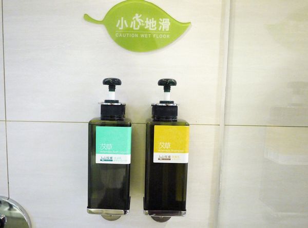 綠宿行旅：| 台中住宿 | 綠宿行旅 整棟建築採天井自然採光．結合環保與文藝氣息的創意旅館，草悟道微旅行