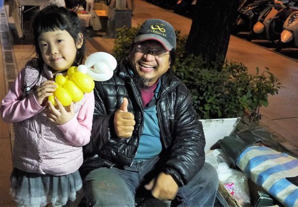 綠宿行旅：| 台中住宿 | 綠宿行旅 整棟建築採天井自然採光．結合環保與文藝氣息的創意旅館，草悟道微旅行