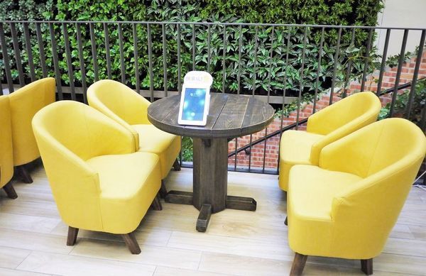 綠宿行旅：| 台中住宿 | 綠宿行旅 整棟建築採天井自然採光．結合環保與文藝氣息的創意旅館，草悟道微旅行