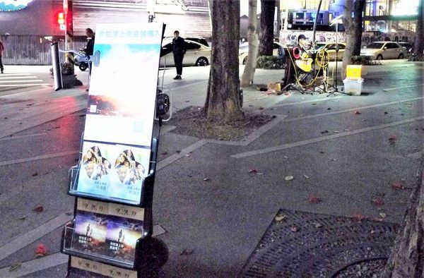 綠宿行旅：| 台中住宿 | 綠宿行旅 整棟建築採天井自然採光．結合環保與文藝氣息的創意旅館，草悟道微旅行