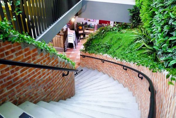 綠宿行旅：| 台中住宿 | 綠宿行旅 整棟建築採天井自然採光．結合環保與文藝氣息的創意旅館，草悟道微旅行