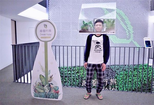 綠宿行旅：| 台中住宿 | 綠宿行旅 整棟建築採天井自然採光．結合環保與文藝氣息的創意旅館，草悟道微旅行