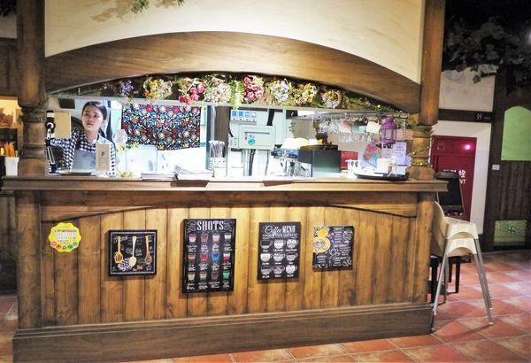 綠宿行旅：| 台中住宿 | 綠宿行旅 整棟建築採天井自然採光．結合環保與文藝氣息的創意旅館，草悟道微旅行