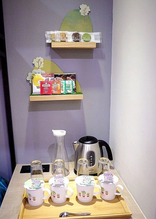 綠宿行旅：| 台中住宿 | 綠宿行旅 整棟建築採天井自然採光．結合環保與文藝氣息的創意旅館，草悟道微旅行