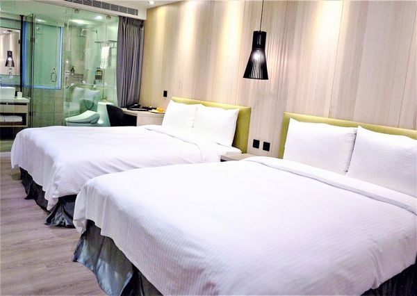 綠宿行旅：| 台中住宿 | 綠宿行旅 整棟建築採天井自然採光．結合環保與文藝氣息的創意旅館，草悟道微旅行