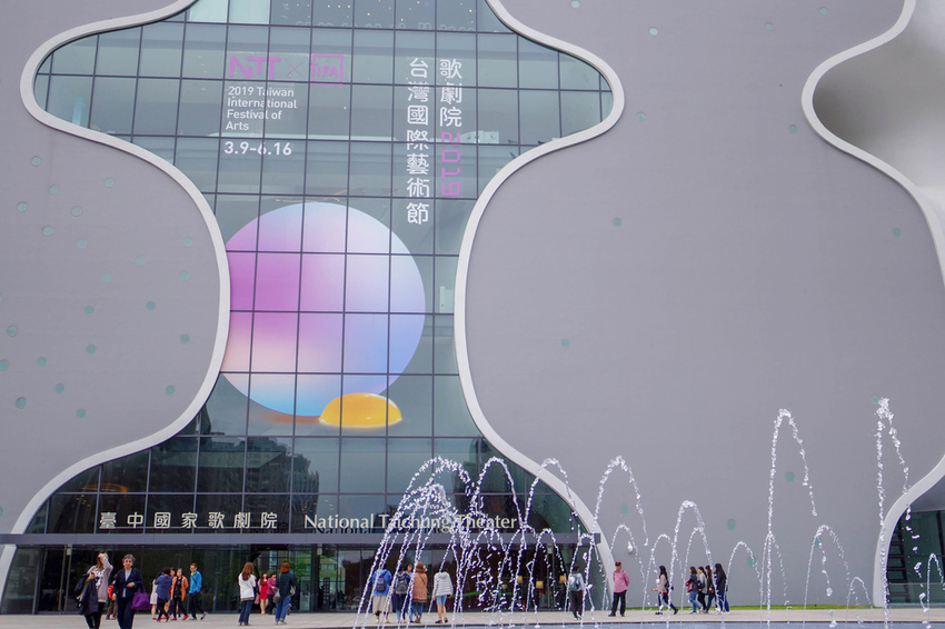 台中草悟道住宿 綠宿行旅Green Hotel 環保旅店榮獲三星級 LED心之光牆放煙火親子互動更有趣86.jpg