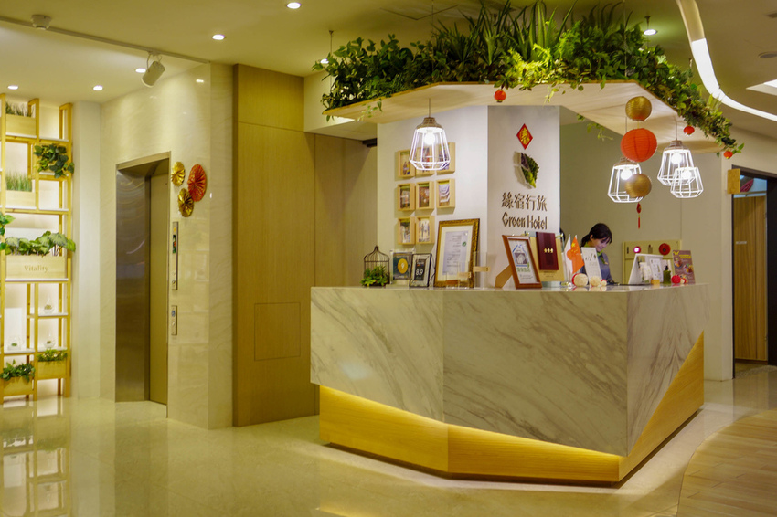 台中草悟道住宿 綠宿行旅Green Hotel 環保旅店榮獲三星級 LED心之光牆放煙火親子互動更有趣7A.jpg