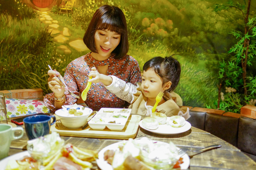 台中草悟道住宿 綠宿行旅Green Hotel 環保旅店榮獲三星級 LED心之光牆放煙火親子互動更有趣78.jpg