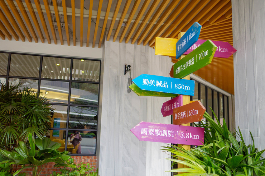 台中草悟道住宿 綠宿行旅Green Hotel 環保旅店榮獲三星級 LED心之光牆放煙火親子互動更有趣3.jpg