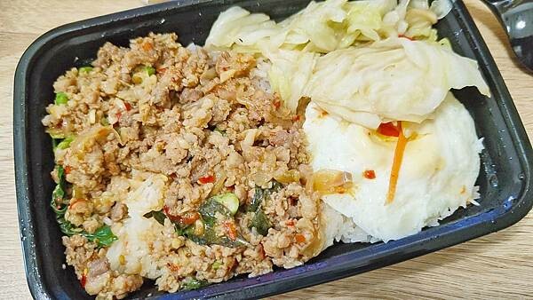 【永和美食】泰之初Brunch|100元就可以吃到打拋豬還有二樣配菜