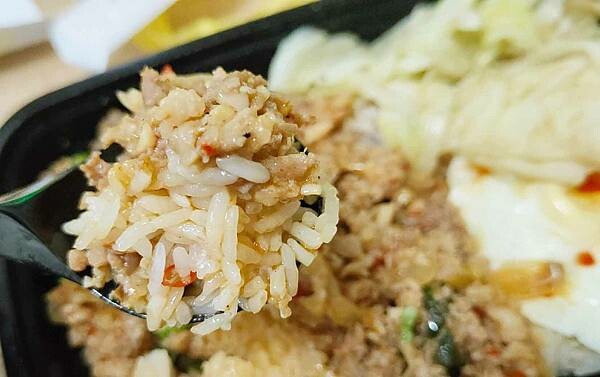 【永和美食】泰之初Brunch|100元就可以吃到打拋豬還有二樣配菜