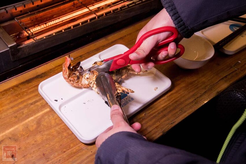 【臺南美食】半戶外美食街在安平｜有小朋友大沙池｜露天寵物野餐空間｜假日駐唱演唱｜串燒｜海鮮｜熱炒｜飲料~~請上桌5號港灣 - 南人幫