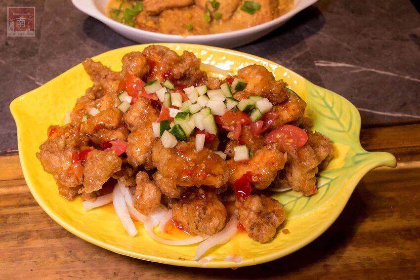 【臺南美食】半戶外美食街在安平｜有小朋友大沙池｜露天寵物野餐空間｜假日駐唱演唱｜串燒｜海鮮｜熱炒｜飲料~~請上桌5號港灣 - 南人幫