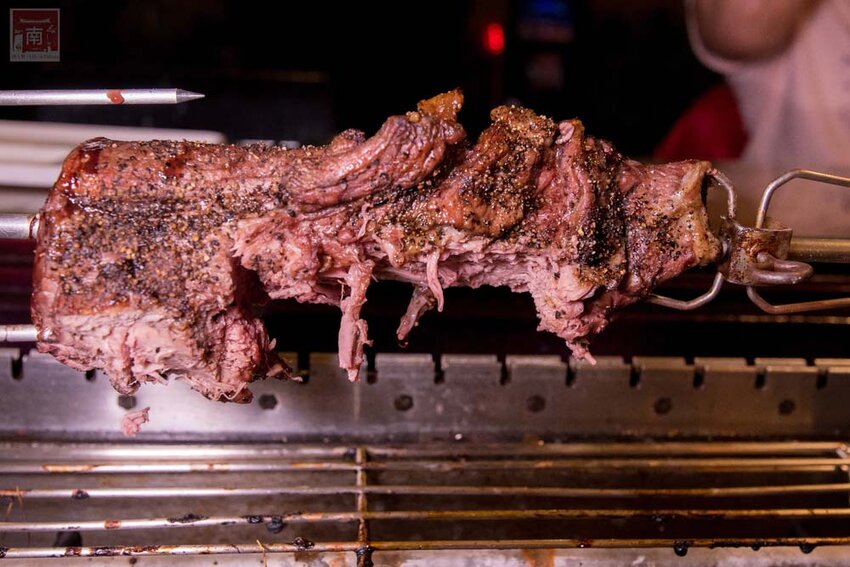 【臺南美食】半戶外美食街在安平｜有小朋友大沙池｜露天寵物野餐空間｜假日駐唱演唱｜串燒｜海鮮｜熱炒｜飲料~~請上桌5號港灣 - 南人幫