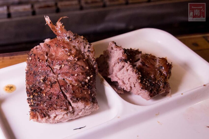 【臺南美食】半戶外美食街在安平｜有小朋友大沙池｜露天寵物野餐空間｜假日駐唱演唱｜串燒｜海鮮｜熱炒｜飲料~~請上桌5號港灣 - 南人幫