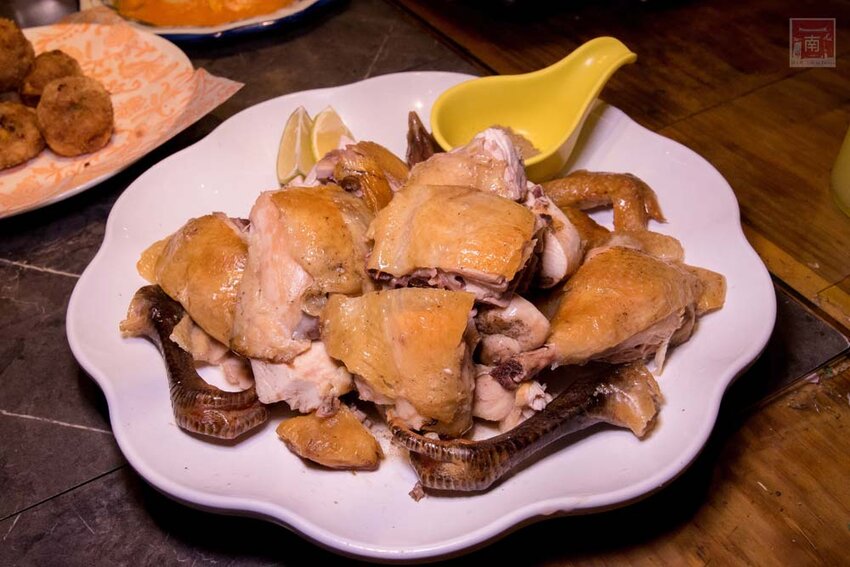 【臺南美食】半戶外美食街在安平｜有小朋友大沙池｜露天寵物野餐空間｜假日駐唱演唱｜串燒｜海鮮｜熱炒｜飲料~~請上桌5號港灣 - 南人幫