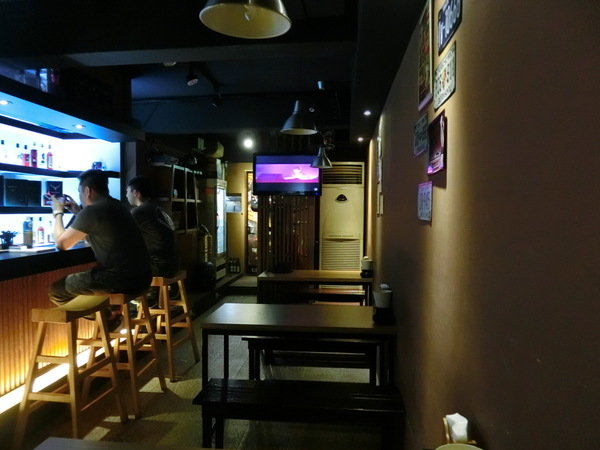 串燒-殿:【東區美味燒肉/串燒推薦/愷樂/玖壹壹也愛吃/串燒殿】串燒、唐揚雞、水蓮牛肉捲、海鮮燉飯及美麗花式調酒喝到爽歪歪嗨得不要不要的超滿足燒肉店就在