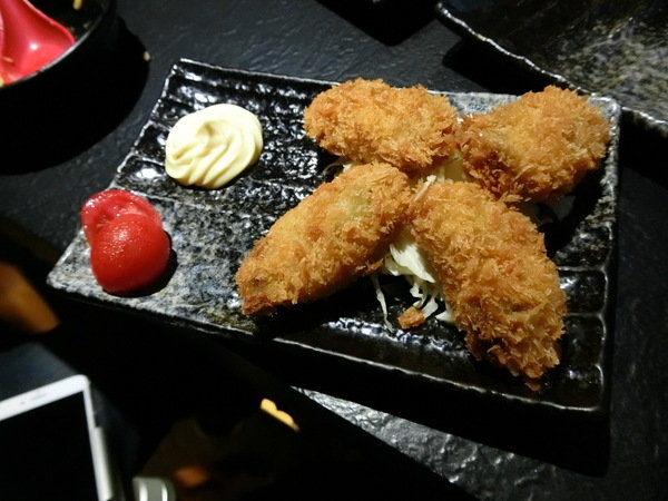 串燒-殿:【東區美味燒肉/串燒推薦/愷樂/玖壹壹也愛吃/串燒殿】串燒、唐揚雞、水蓮牛肉捲、海鮮燉飯及美麗花式調酒喝到爽歪歪嗨得不要不要的超滿足燒肉店就在