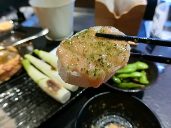 串燒-殿:【東區美味燒肉/串燒推薦/愷樂/玖壹壹也愛吃/串燒殿】串燒、唐揚雞、水蓮牛肉捲、海鮮燉飯及美麗花式調酒喝到爽歪歪嗨得不要不要的超滿足燒肉店就在