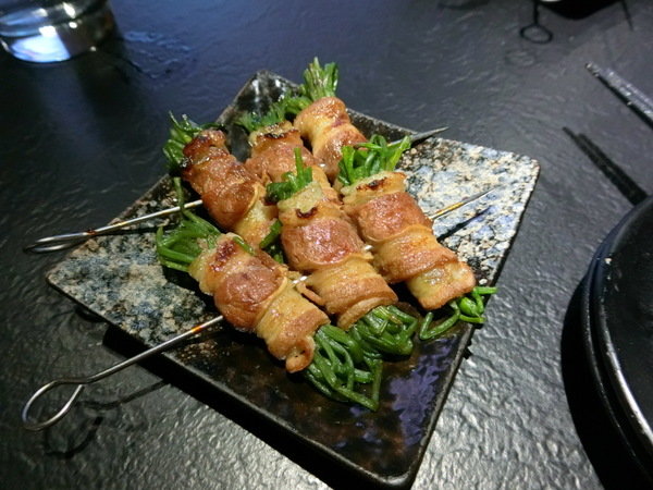 串燒-殿:【東區美味燒肉/串燒推薦/愷樂/玖壹壹也愛吃/串燒殿】串燒、唐揚雞、水蓮牛肉捲、海鮮燉飯及美麗花式調酒喝到爽歪歪嗨得不要不要的超滿足燒肉店就在