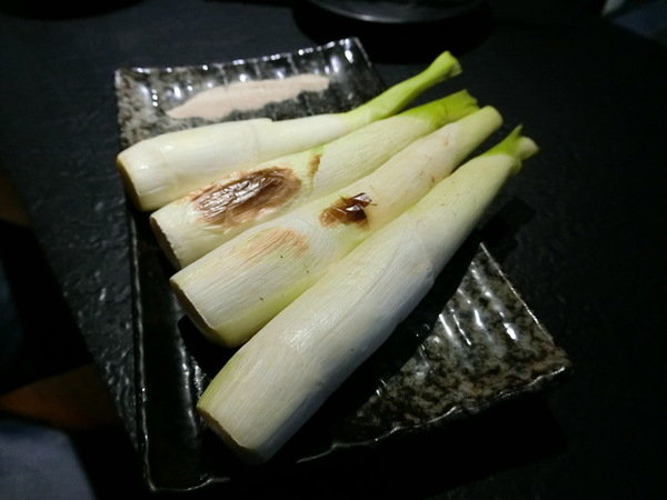 串燒-殿:【東區美味燒肉/串燒推薦/愷樂/玖壹壹也愛吃/串燒殿】串燒、唐揚雞、水蓮牛肉捲、海鮮燉飯及美麗花式調酒喝到爽歪歪嗨得不要不要的超滿足燒肉店就在