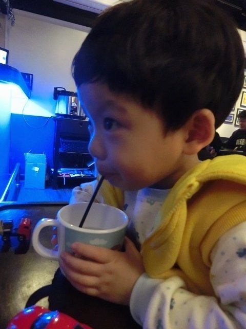 9%酒趴串燒Bar：位於板橋江子翠站的運動主題酒吧-9％酒趴旋轉串燒酒吧~烤肉飯配酒超香超下飯~讓人贊不絕口喔!