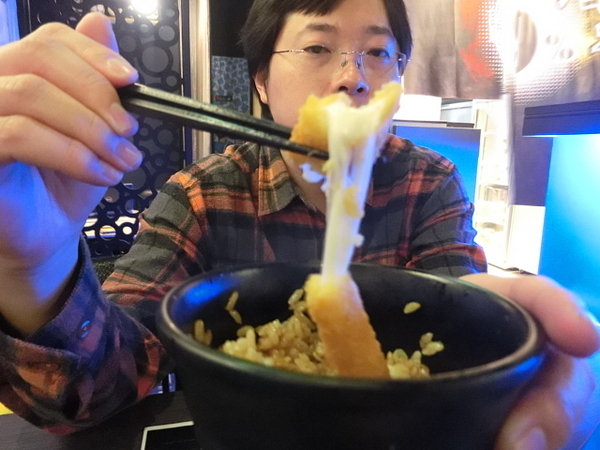 9%酒趴串燒Bar：位於板橋江子翠站的運動主題酒吧-9％酒趴旋轉串燒酒吧~烤肉飯配酒超香超下飯~讓人贊不絕口喔!