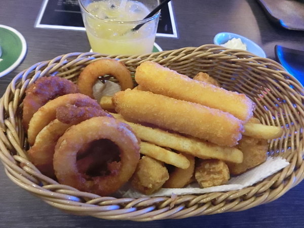 9%酒趴串燒Bar：位於板橋江子翠站的運動主題酒吧-9％酒趴旋轉串燒酒吧~烤肉飯配酒超香超下飯~讓人贊不絕口喔!