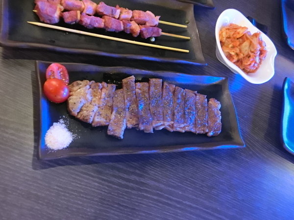 9%酒趴串燒Bar：位於板橋江子翠站的運動主題酒吧-9％酒趴旋轉串燒酒吧~烤肉飯配酒超香超下飯~讓人贊不絕口喔!