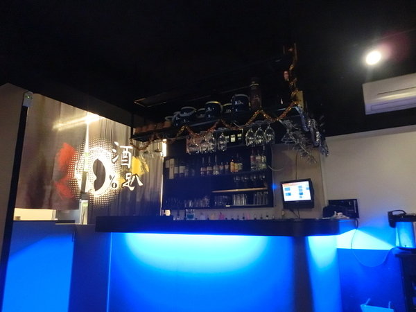 9%酒趴串燒Bar：位於板橋江子翠站的運動主題酒吧-9％酒趴旋轉串燒酒吧~烤肉飯配酒超香超下飯~讓人贊不絕口喔!