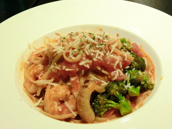 哈克廚房：【松菸美食推薦】Hack Bistro哈克廚房~紅魔鬼總匯義大利麵及鮮蝦起司烤薄餅~真是美味又銷魂喔!